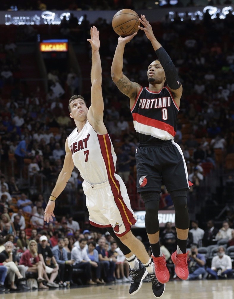 后卫回撤 后卫回撤